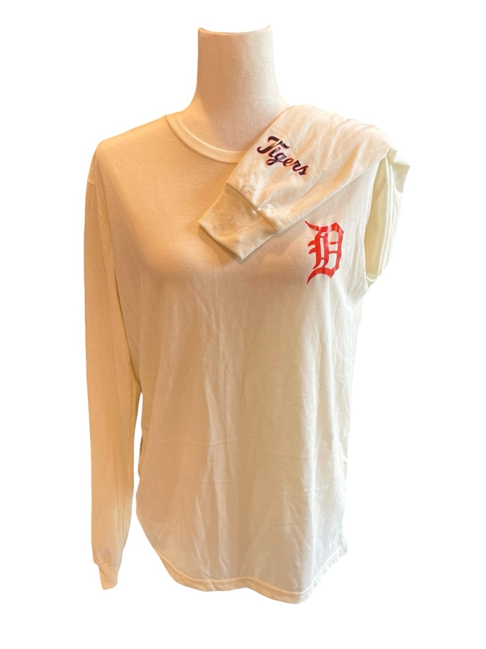 Detroit Tigers official game day exclusive giveaway long sleeve t shirt. M